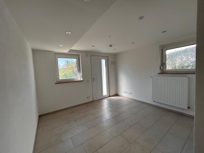 Raum im UG mit Nebeneingang