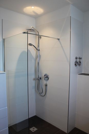 SENZA PROVVIGIONE! Moderno loft di 73 m² a Stoccarda-Nord con balcone + posto auto interrato – Dusche