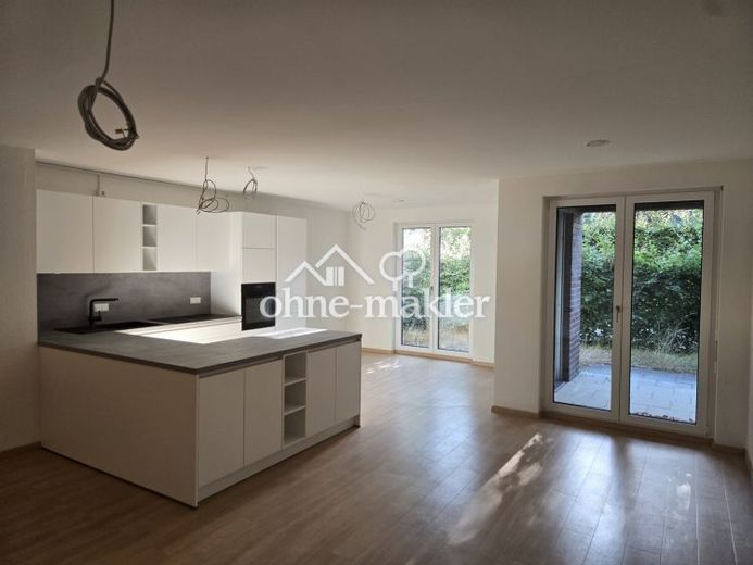 Drei-Zimmer-Gartenwohnung mit Einbauküche in hochwertiger Wohnanlage / Erstbezug nach Sanierung – Foto 1