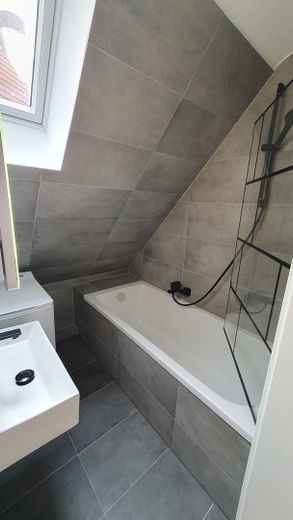 Bad (baden + duschen möglich)