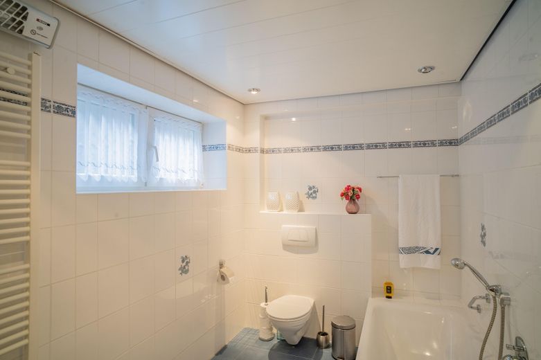 Badezimmer 2: 8 m²