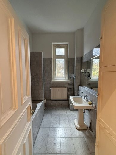Stilvolle 2 Zimmer Altbauwohnung in der Belleetage in Hamburg-Harvestehude - – Marmor Badezimmer