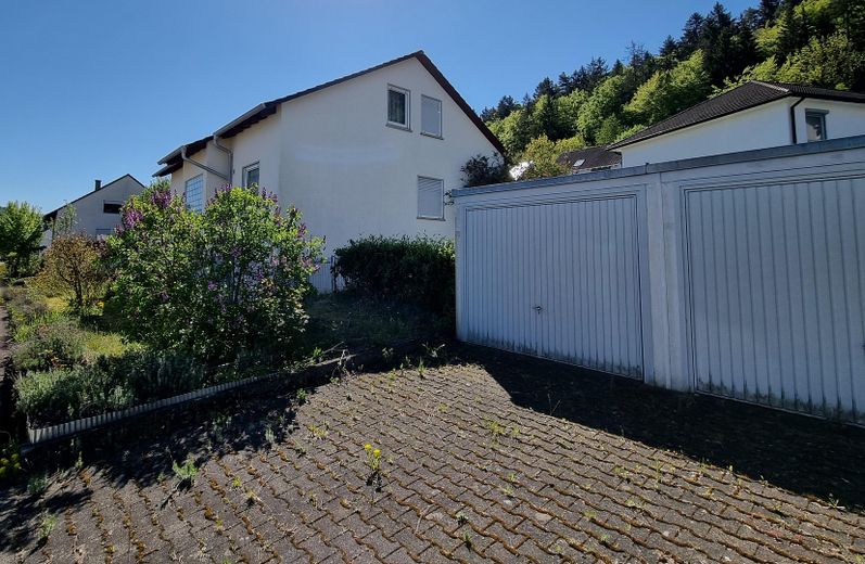 Großzügiges Einfamilienhaus mit 4 Garagen – Provisionsfrei – Ideal für große Familien – 2 zusätzliche Garagen