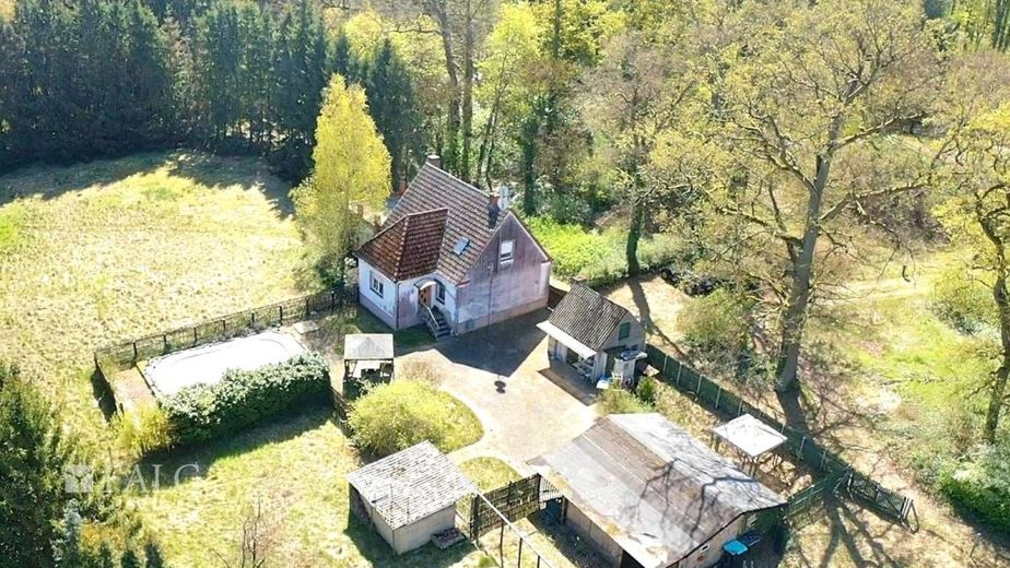 ***Natur &amp; Freiraum - Einfamilienhaus mit großem Grundstück in idyllischer Lage*** – Luftbild