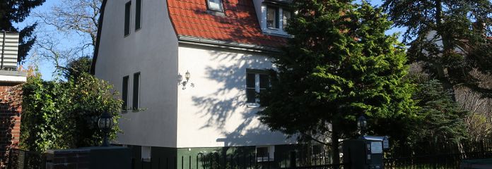 Nur noch 4 Wochen , EFH in Lichtenrade mit großem Garten von Privat ruhig, Grund Teilung möglich – Straßenseite