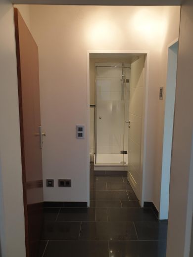 Charmantes 1-Zimmer-Apartment in zentraler Lage von Bad Vilbel – Duschbad