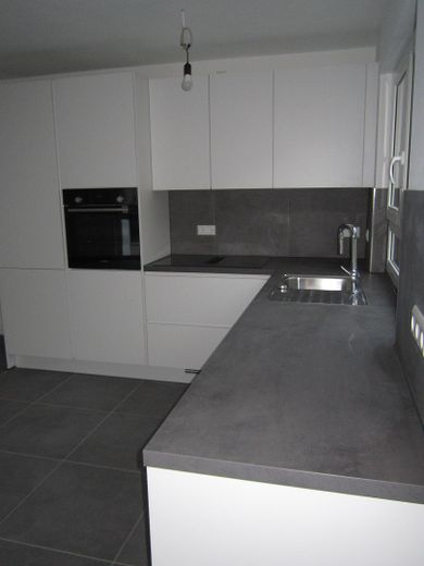 Neubau 2,5-Zimmer-Wohnung 2. OG in Herrenberg mit Küche, Garage, Wallbox, gehobene Ausstattung – Küche