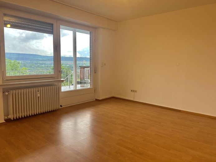 Wieder verfügbar: Große 3-Zimmerwohnung mit traumhaftem Ausblick in Alfelder Bestlage – Schlafzimmer
