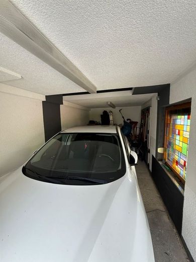 Bezugsfertiges Einfamilienhaus mit großem Blk, Garage, 2 Bädern und sonnigem Grundstück – Garage