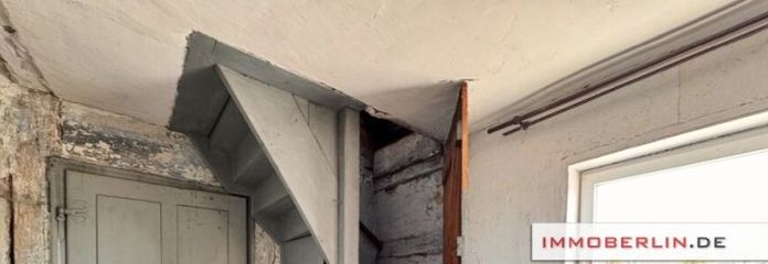 IMMOBERLIN.DE - Occasione di ristrutturazione! Casa storica con annessi