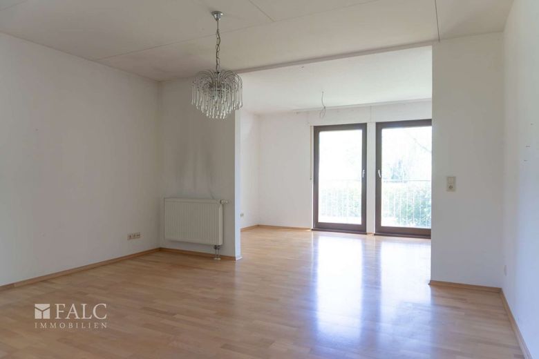 Einfamilienhaus in gehobener Lage auf 1008 m² – Wohnzimmer