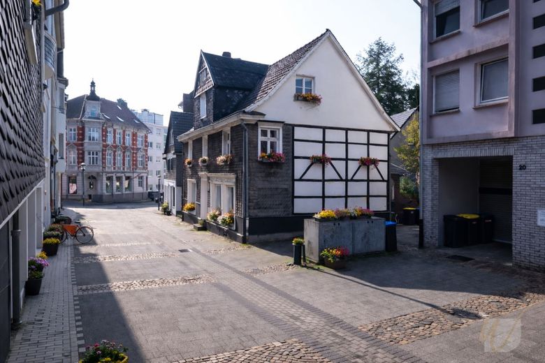 Charmantes Schieferhaus mit historischem Flair - liebevoll modernisiert und sofort zum Verlieben – Hausansicht
