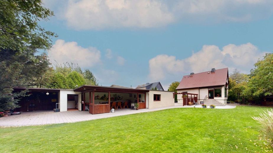 Ungestörtes Leben auf idyllischem Grundstück mit Teichen &amp; traumhaftem Einfamilienhaus bei Staßfurt – Suedwest Anicht Haus