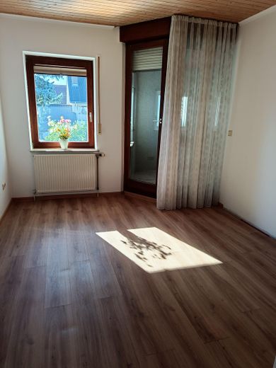 Großes Ein-/Mehrgenerationenhaus mit Garten (175 m² Wohnfläche / 573 m² Grundstück) – Zimmer OG
