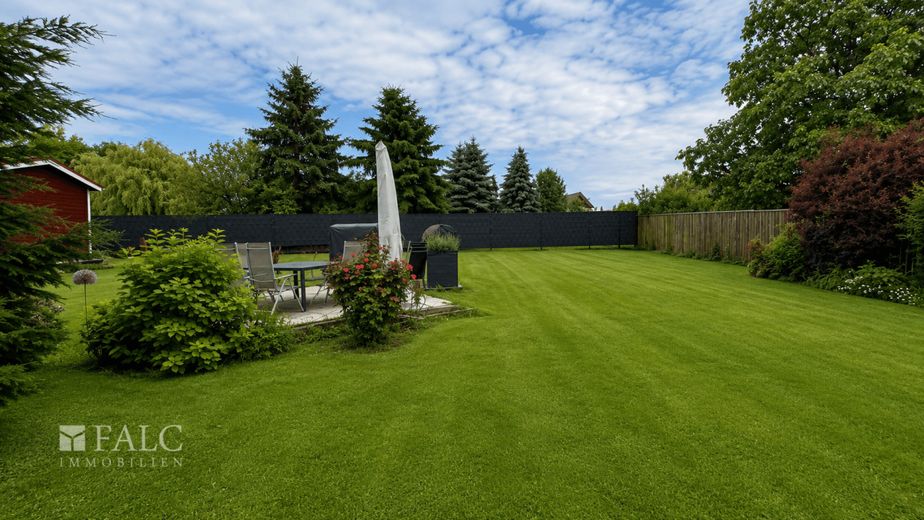 ***Traumhaus mit besonderem Flair - Hochwertig modernisiert und sofort bezugsbereit*** – Garten