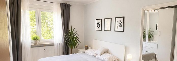 Elterlein: Sonnige 3-Zimmer-Wohnung mit großem Balkon und Einbauküche – Schlafzimmer