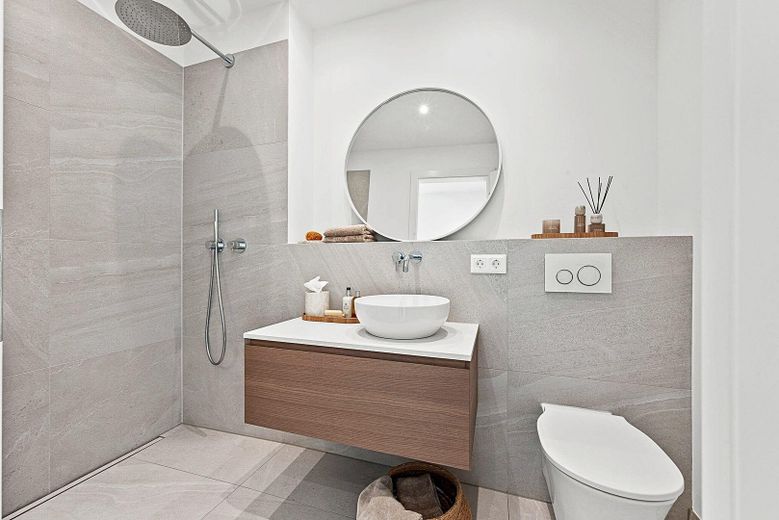 Komfortable idyllische Wohlfühloase / Erstbezug - fertiggestellt! – Weiteres Bad mit Dusche im OG