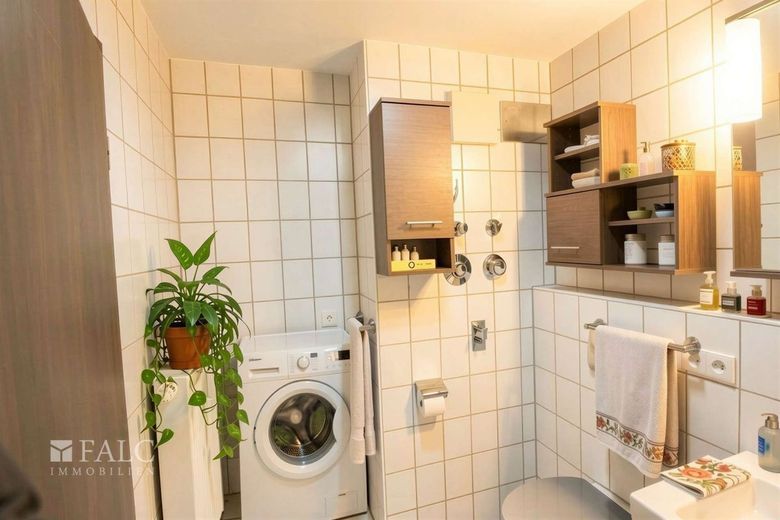 Exklusives Penthouse im Zentrum – Badezimmer - (KI generiert)