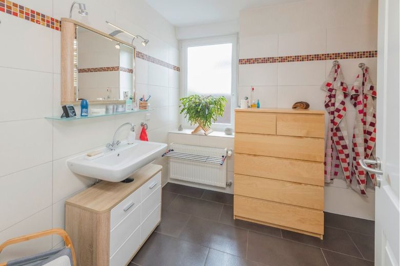 Charmante Altbau Erdgeschoss Wohnung mit Terrasse in ruhiger Lage von Eichlinghofen EG – Badezimmer