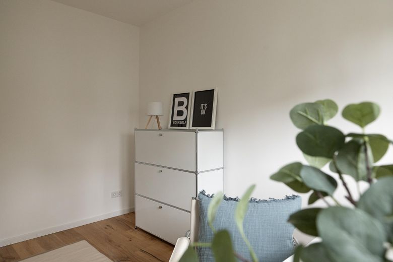 Gotowe do zamieszkania mieszkanie po remoncie: 4 pokoje, balkon i widok na zamek w centrum Königstein – Office