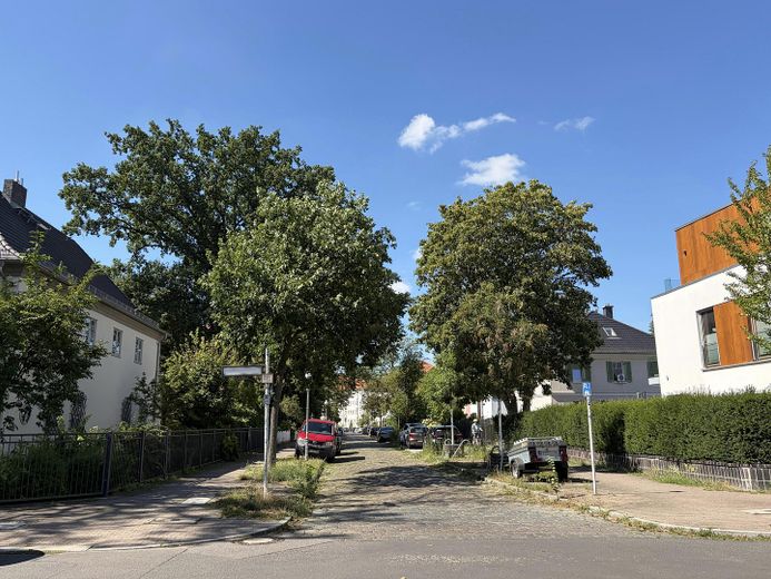 Helle 3-Zimmer-Wohnung mit Balkon in Westend – Umgebung