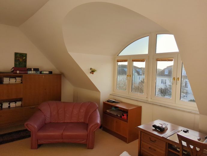 Aktuell ist die Wohnung reserviert !!! – Schlaf- bzw. Arbeitszimmer DG