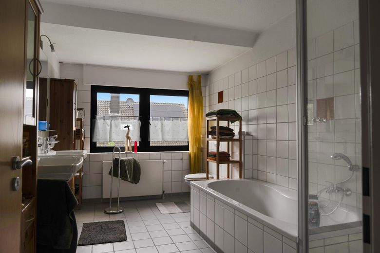 Großes Badezimmer