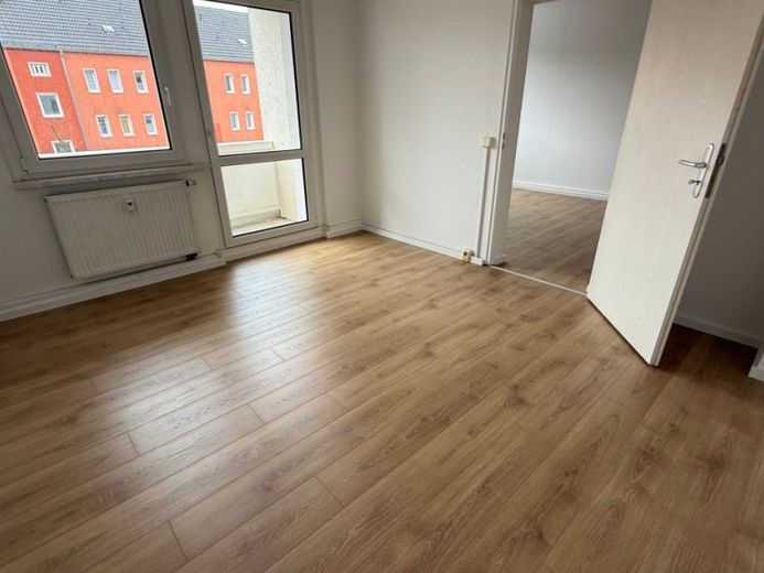 2º piano / balcone esposto a sud / laminato / bagno con finestra / ...a Reichenbrand! – Foto 1