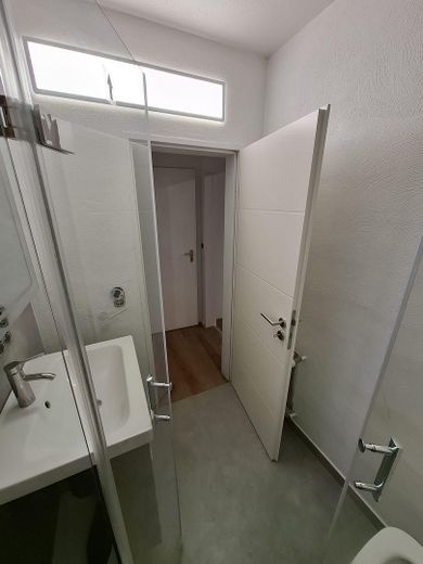 Erstbezug nach Komplettsanierung – voll möbliertes Apartment in U-Bahn-Nähe (U3) – Aktueller Stand 30.07