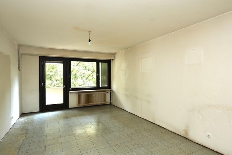 1-Zimmer-Wohnung mit Küche, Bad und Balkon ins Grüne in der Kaiserallee – Zimmer Richtung Balkon