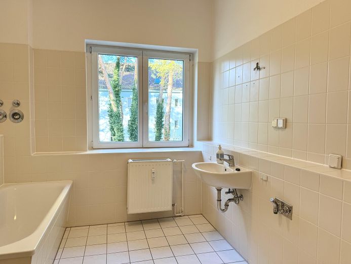 Luminoso apartamento de 2 habitaciones en la 1.ª planta – Brandenburgische Straße 9, 15806 Zossen OT Wünsdorf – Bad
