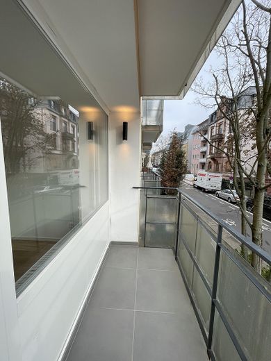 Odnowione mieszkanie 1-pokojowe z kuchnią, łazienką i balkonem – najlepsza lokalizacja w sercu frankfurckiej dzielnicy Westend – Zdjęcie 4