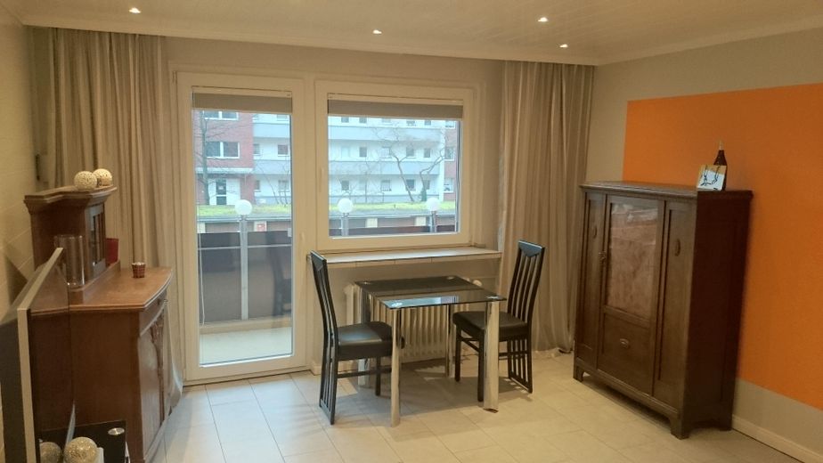 Helle 1-Zimmer-Wohnung mit Balkon zur Kapitalanlage – Wohnzimmer Bild 2