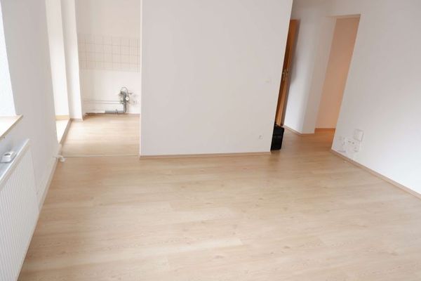 EBK mögl. * Alles NEU !!! Balkon + offener Küche im 1. OG !!!