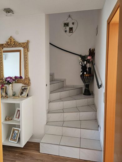 Maison mitoyenne centrale exclusive avec piscine et climatisation – Treppenaufgang