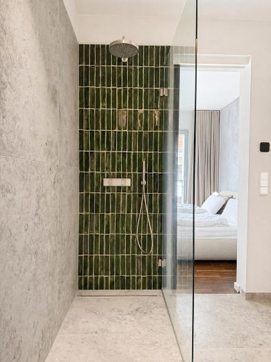 Ein besonderer Rückzugsort am Rosa-Luxemburg-Platz in Berlin Mitte – Badezimmer