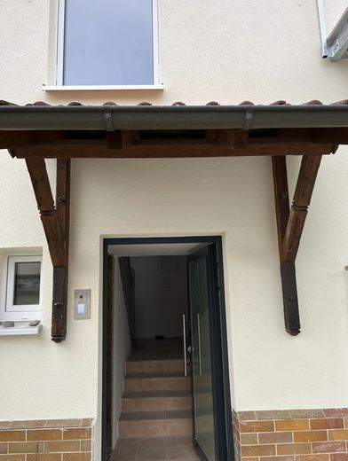 Kernsanierte 3-Zi-Wohnung mit Klimaanlage, Stellplatz & Garten, provisionsfrei – Hauseingang