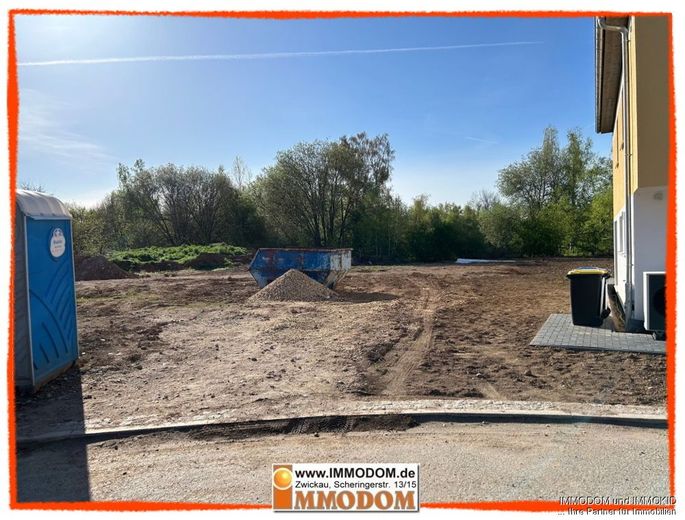 BAULAND in schöner Wohnlage und mit individuellem HAUS vom Bauträger zu verkaufen! – Blick aufs Grundstück