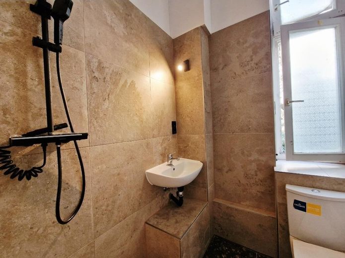 Provisionfrei, Altbaujuwel mit Charakter – frisch saniert, modern interpretiert. – Badezimmer 1
