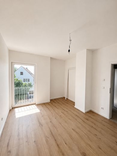 Prima occupazione dopo ristrutturazione completa | Moderno appartamento di 3 locali con cucina componibile – Wohn- und Esszimmer