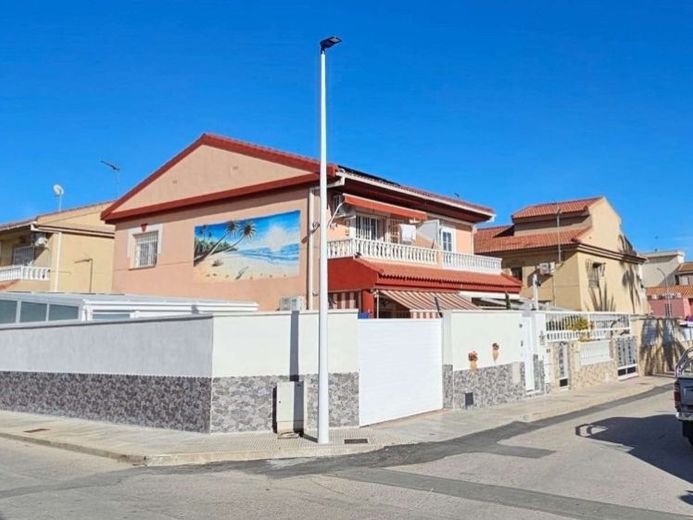 Charmante Eckvilla mit Garage 600m bis zum Strand – Foto 1