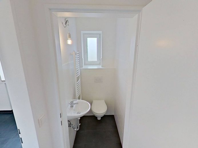 Große 4-Zi.-Whg. mit BALKON und Wannenbad in Lübeck-Buntekuh – Gäste-WC