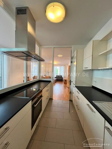 Appartement meublé de 3 pièces avec balcon, place de stationnement et cave individuelle à Schwabing – fcc6c056b75047ca2ec683b546fdcde3f07dc36d.jpg