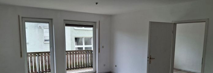 Wohnzimmer mit Zugang Balkon