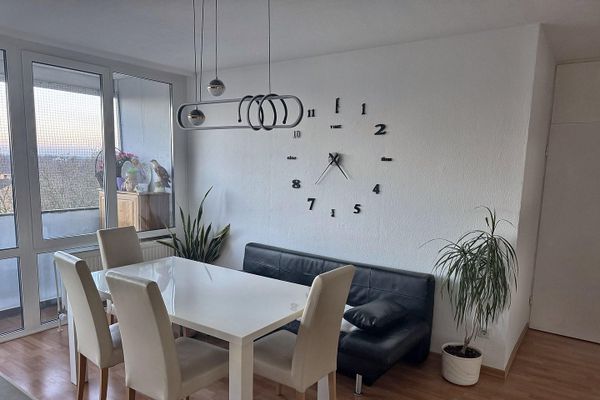 Щойно відремонтована 3-кімн. квартира у власності, 75 м², 7-й поверх із балконом, повністю мебльована, 145 950 €