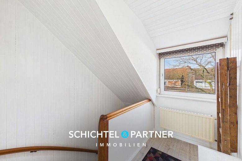 Hastedt | Attraktives Reihenmittelhaus für Investoren in zentraler Lage – S&amp;P | Hausflur