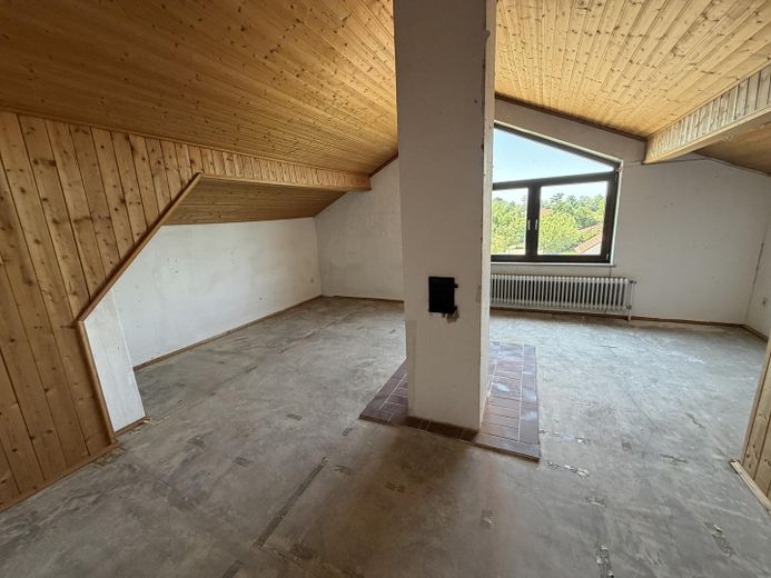Zentrumsnah: Wohnhaus mit Galerie/Atelier, Einlieger-App.  & traumh. Naturgarten (834 qm) – Dachgeschoss