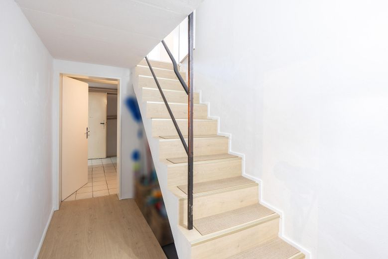 Nach Hause kommen in Puchheim – Kellertreppe