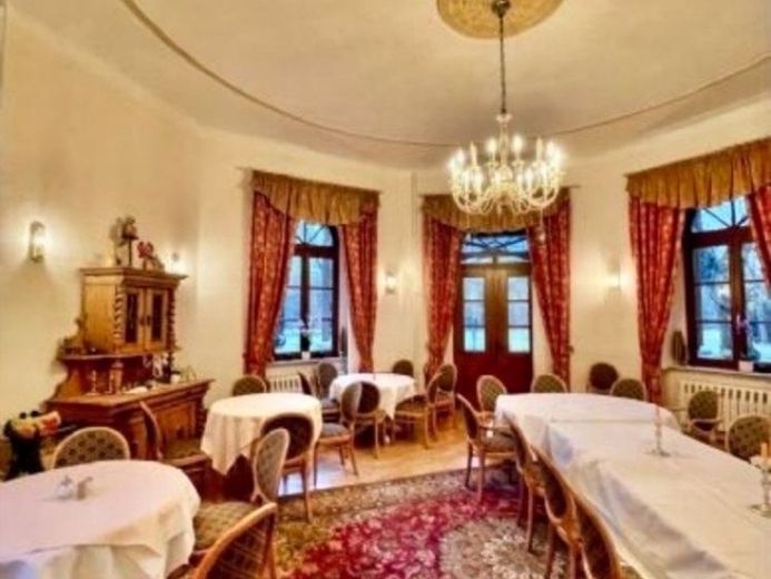Eventlocation im Schloß Waldrogäsen bei Burg 
Einzigartige Schloss-Eventlocation | bis 100 Pers. | – फोटो 1