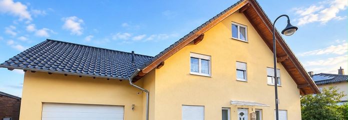 Platz für die ganze Familie: EFH am Feldrand mit Doppelgarage, PV & Sauna – provisionsfrei – Außenansicht